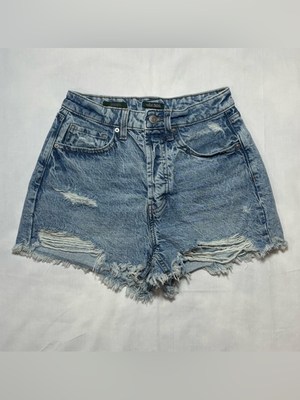 Wild Fable Distressed High Rise Denim Shorts Light Wash Women’s Size 2